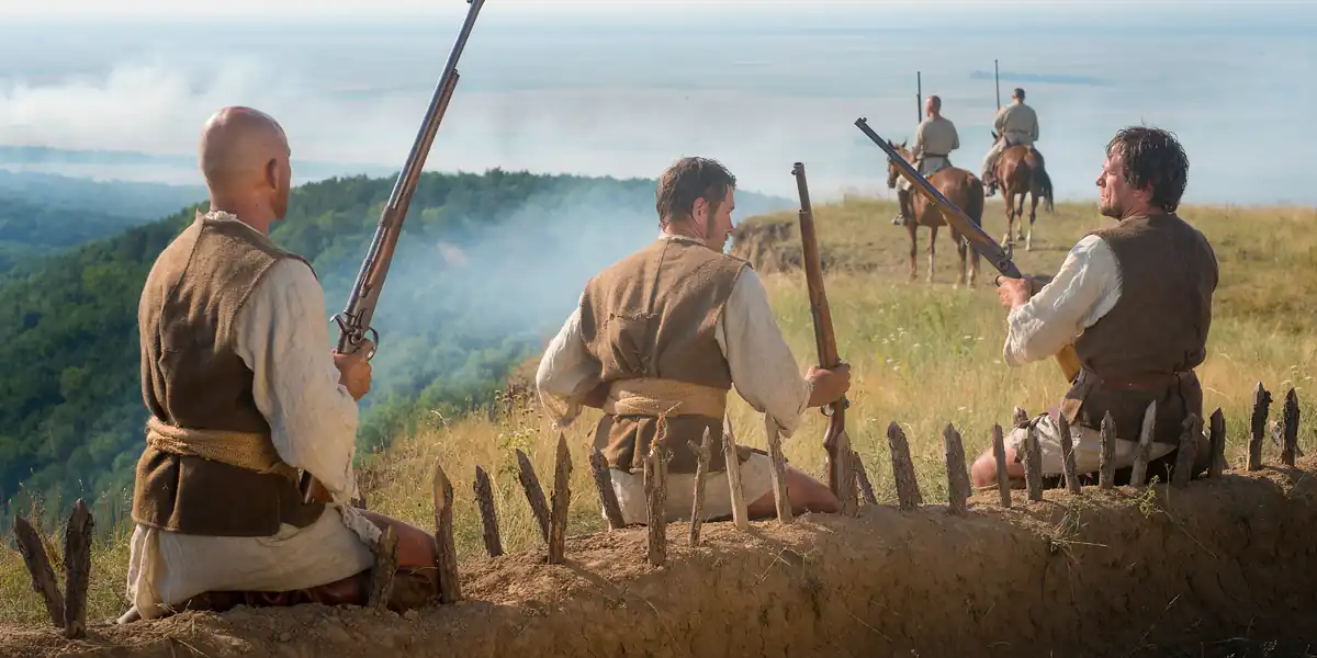 Ustanici u šancu i konjanici na ivici šume, realistična rekonstrukcija Mišara 1806.