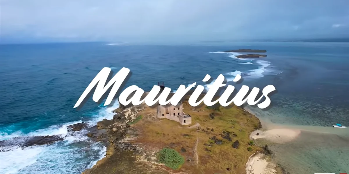 Mauricijus iz vazduha — ostrvce sa svetionikom u tirkiznom Indijskom okeanu