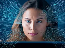 slicica osoba koja gleda u ekran laptopa1