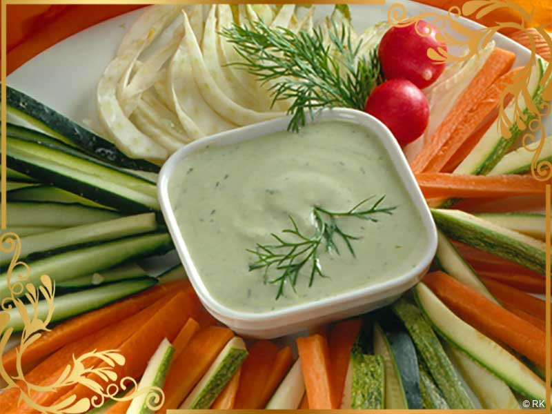 Sveže povrće sa umakom od mirođije