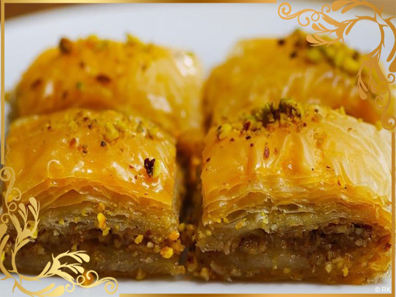 Baklava sa orasima prelivena sirupom