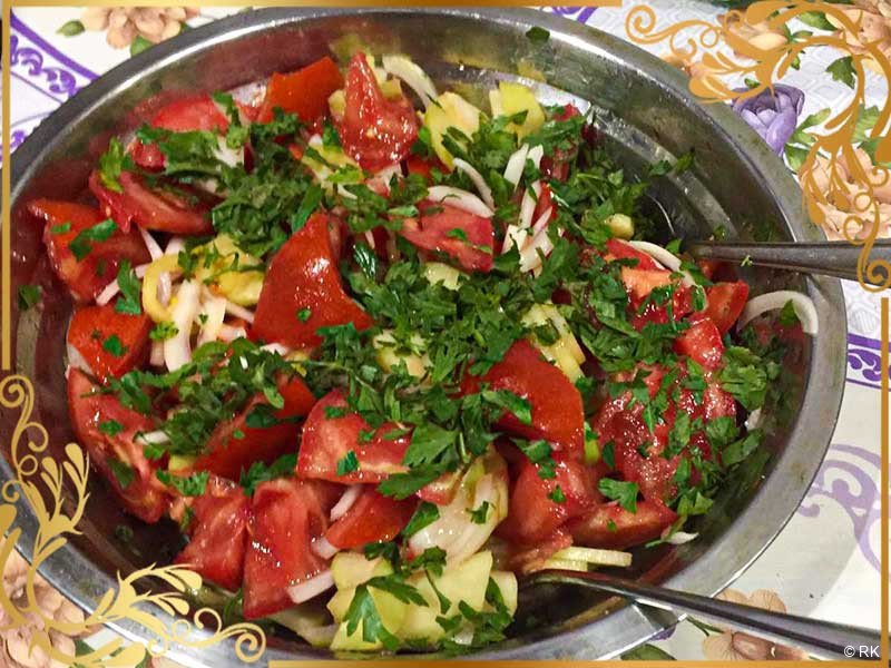 Peršun salata sa limunom i paradajzom