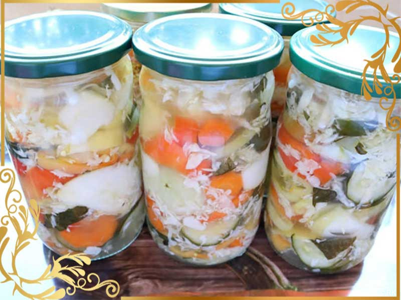 Kiseli kupus salata u tegli
