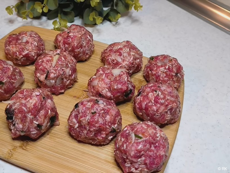 Shaped meatballs