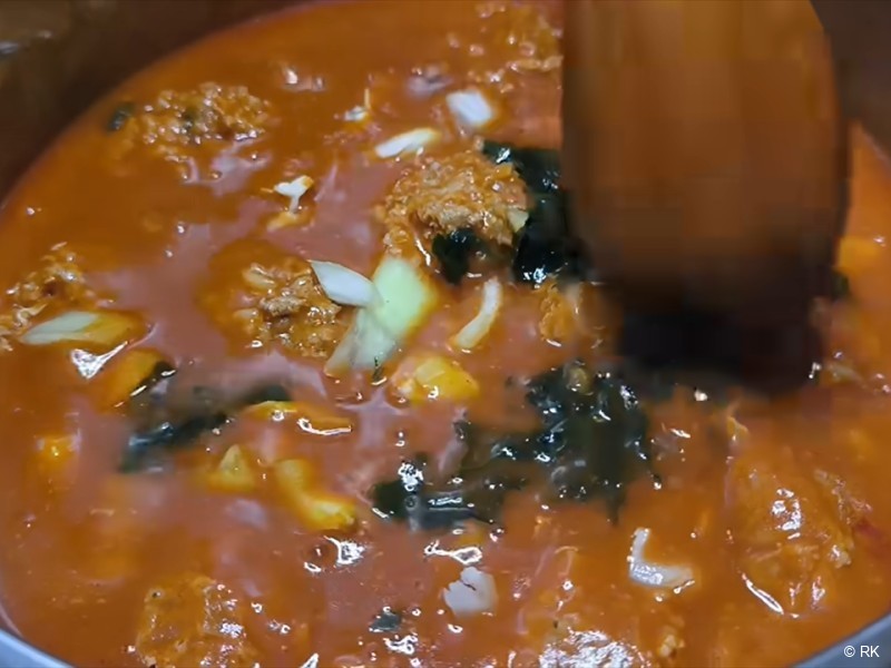 Cooking in tomato sauce